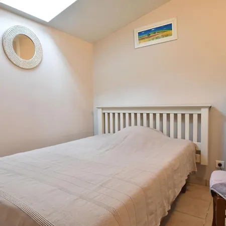 Casa vacanze Holiday In Montcl Ra With Sunny Garden Playground Equipment And Private Pool *