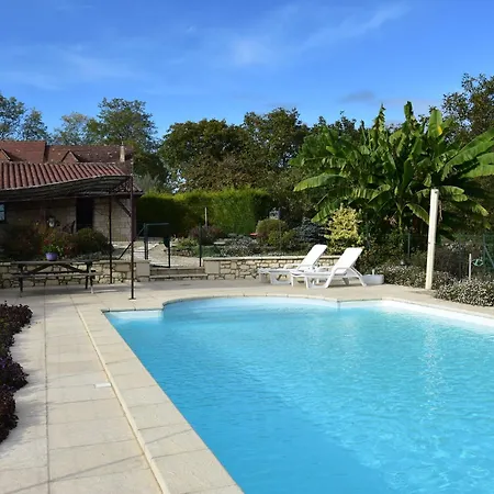 Casa vacanze Holiday In Montcl Ra With Sunny Garden Playground Equipment And Private Pool *