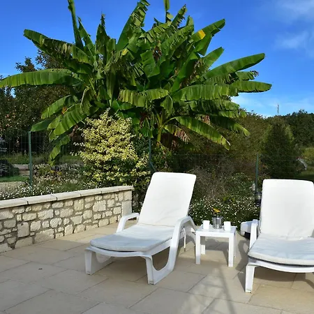 Casa vacanze Holiday In Montcl Ra With Sunny Garden Playground Equipment And Private Pool *
