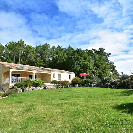 Casa vacanze Holiday In Montcl Ra With Sunny Garden Playground Equipment And Private Pool *