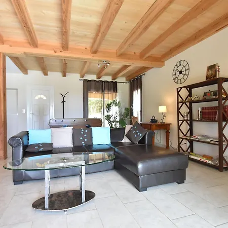 Casa vacanze Holiday In Montcl Ra With Sunny Garden Playground Equipment And Private Pool