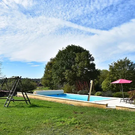 Casa vacanze Holiday In Montcl Ra With Sunny Garden Playground Equipment And Private Pool Montcléra